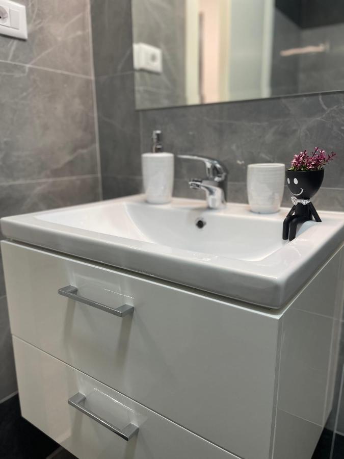 Q Luxury Palas Mall Iasi Bagian luar foto
