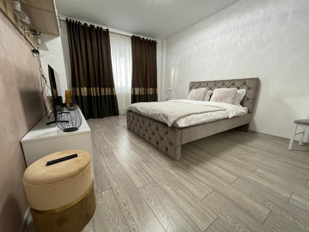 Q Luxury Palas Mall Iasi Bagian luar foto