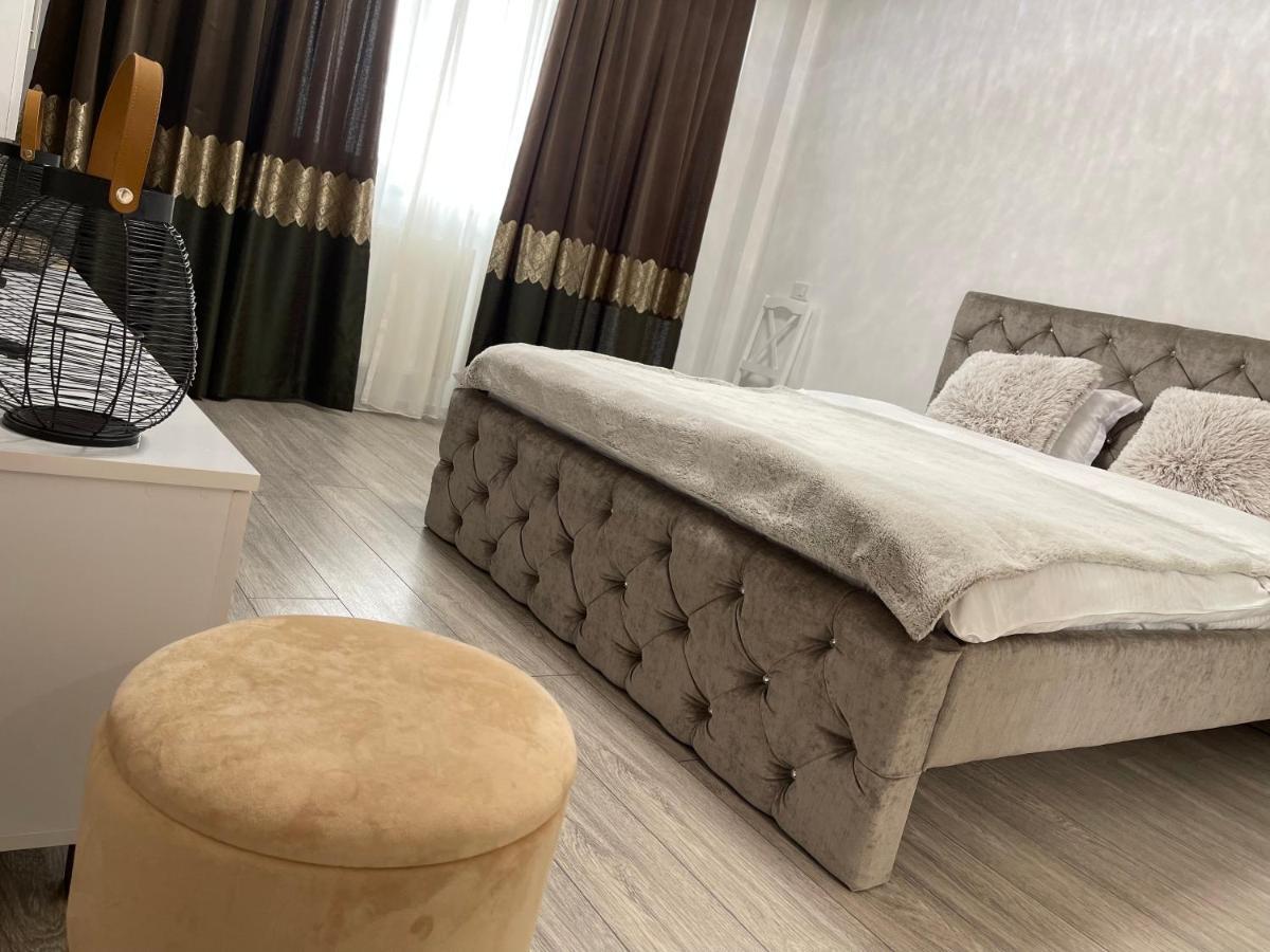 Q Luxury Palas Mall Iasi Bagian luar foto
